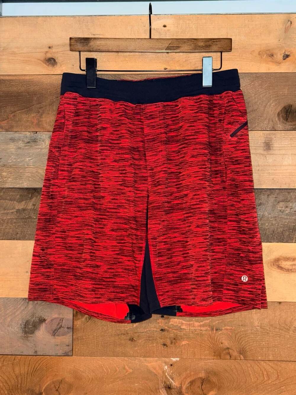 Lululemon Mens Assert Short 9 Linerless Static Red Black 0548